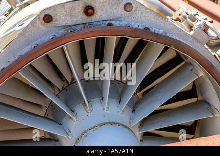 Vue rapprochée d'un turboréacteur rouillé. Banque D'Images