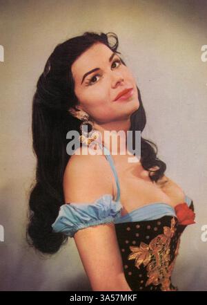 Une carte postale antique mettant en vedette la danseuse allemande et actrice de cinéma Laya Raki, publiée en Allemagne, vers les années 1950 Elle est également devenue une star internationale throu Banque D'Images