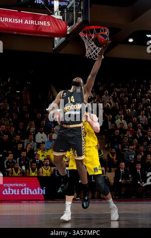 Monaco, Monaco. 20 mars 2025. #14 Mam Jaiteh de Monaco vu en action avec #4 Nicolo Melli de Fenerbahce lors du match de la ronde 30 de l'Euroleague entre L'AS Monaco et Fenerbahce Beki Istanbul en salle Gaston Medecin à Monaco le 20 mars 2025. Photo de Laurent Coust/ABACAPRESS. COM Credit : Abaca Press/Alamy Live News Banque D'Images