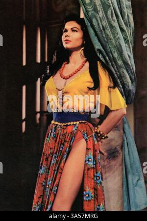 Une carte postale antique mettant en vedette la danseuse allemande et actrice de cinéma Laya Raki, publiée en Allemagne, vers les années 1950 Elle est également devenue une star internationale throu Banque D'Images