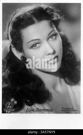 Une carte postale antique mettant en vedette la danseuse, actrice et restauratrice allemande Lisa Stammer, publiée en Allemagne, vers les années 1950 USAGE ÉDITORIAL EXCLUSIF Banque D'Images
