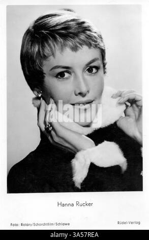 Une carte postale antique mettant en vedette l'actrice allemande de théâtre et de cinéma Hanna Rücker, publiée en Allemagne, vers les années 1950 USAGE ÉDITORIAL EXCLUSIF Banque D'Images