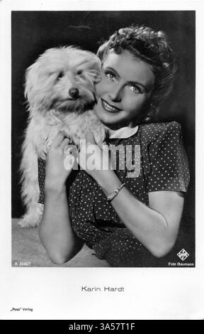 Une carte postale antique mettant en vedette l'actrice allemande Karin Hardt, publiée en Allemagne, vers les années 1950 USAGE ÉDITORIAL EXCLUSIF Banque D'Images