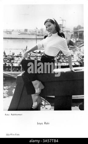 Une carte postale antique mettant en vedette la danseuse allemande et actrice de cinéma Laya Raki, publiée en Allemagne, vers les années 1950 Elle est également devenue une star internationale throu Banque D'Images