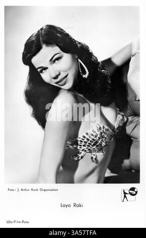 Une carte postale antique mettant en vedette la danseuse allemande et actrice de cinéma Laya Raki, publiée en Allemagne, vers les années 1950 Elle est également devenue une star internationale throu Banque D'Images