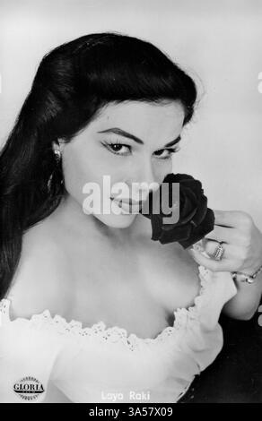 Une carte postale antique mettant en vedette la danseuse allemande et actrice de cinéma Laya Raki, publiée en Allemagne, vers les années 1950 Elle est également devenue une star internationale throu Banque D'Images