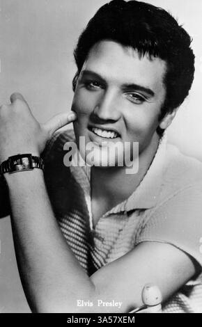 Une carte postale antique mettant en vedette le chanteur et acteur américain Elvis Aaron Presley, publiée en Allemagne, vers les années 1950 USAGE ÉDITORIAL EXCLUSIF Banque D'Images