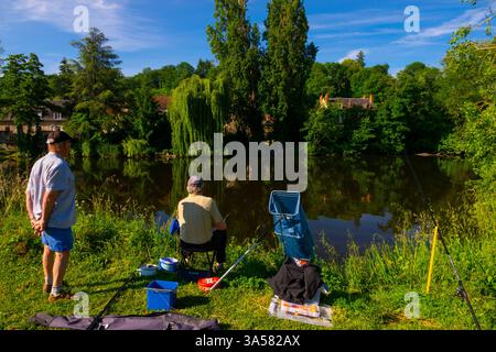 France, Indre (36), le Blanc, rivière la creuse, pêcheur Banque D'Images