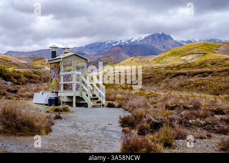 Taranaki Falls Track, Tama Lakes Track et Tongariro Northern circuit Trail toilettes publiques, toilettes, salle de bain, salle de bain, terrasse, parc national de Tongariro, NZ Banque D'Images