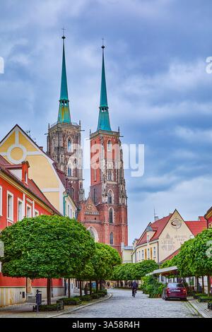La cathédrale de Jean-Baptiste est le siège de l'archidiocèse catholique romain de Wrocław et un point de repère de la ville de Wrocław, en Pologne, en Europe Banque D'Images