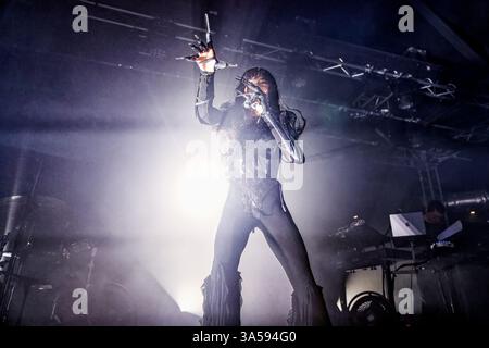 Liverpool, Royaume-Uni. 21 mars 2025. La chanteuse suédoise Lorine Zineb Nora Talhaoui, connue professionnellement sous le nom de Loreen, se produit en direct à l'o2 Academy Liverpool dans le cadre de sa tournée européenne. Crédit : SOPA images Limited/Alamy Live News Banque D'Images