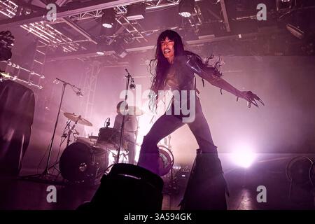 Liverpool, Royaume-Uni. 21 mars 2025. La chanteuse suédoise Lorine Zineb Nora Talhaoui, connue professionnellement sous le nom de Loreen, se produit en direct à l'o2 Academy Liverpool dans le cadre de sa tournée européenne. Crédit : SOPA images Limited/Alamy Live News Banque D'Images
