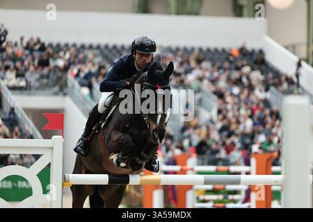 Edward LEVY de France avec Vitot du Château lors du Prix du Grand Palais au saut Hermès le 21 mars 2025, Paris, France (photo de Maxime David - MXIMD Pictures) Banque D'Images