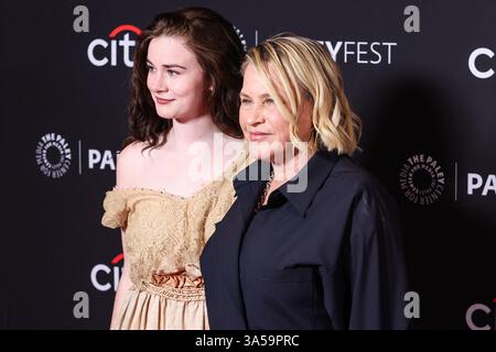Hollywood, États-Unis. 21 mars 2025. HOLLYWOOD, LOS ANGELES, CALIFORNIE, États-Unis - 21 MARS : Harlow Olivia Calliope Jane et sa mère Patricia Arquette arrivent au PaleyFest LA 2025 (42e Festival annuel de télévision William S. Paley) - la saison 2 de 'Severance' d'Apple TV qui s'est tenue au Dolby Theatre le 21 mars 2025 à Hollywood, Los Angeles, Californie, États-Unis. (Photo de Xavier Collin/image Press Agency) crédit : image Press Agency/Alamy Live News Banque D'Images