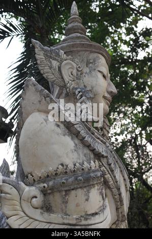 Statue dans le temple thaïlandais Banque D'Images