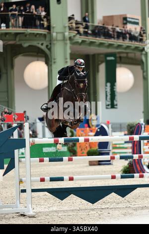 Omar Abdul Aziz Al MARZOOQI des Emirats Arabes Unis avec Enjoy de la mure lors des événements du Prix GL au saut Hermès le 22 mars 2025, Paris, France (photo par Maxime David - MXIMD Pictures) Banque D'Images