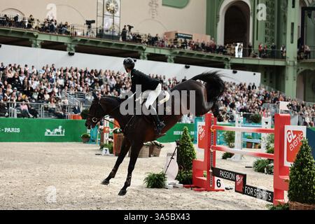 Omar Abdul Aziz Al MARZOOQI des Emirats Arabes Unis avec Enjoy de la mure lors des événements du Prix GL au saut Hermès le 22 mars 2025, Paris, France (photo par Maxime David - MXIMD Pictures) Banque D'Images