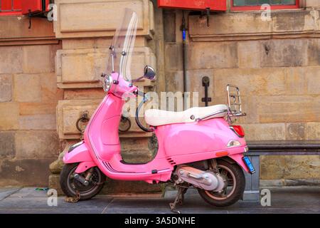 25 avril 2017. Europe, pays-Bas, Amsterdam. Scooter rose. Banque D'Images