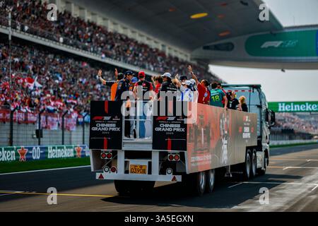 Shanghai, Chine. 23 mars 2025. Défilé des pilotes lors du Grand Prix de Chine Heineken de formule 1 2025, 2ème manche du Championnat du monde FIA de formule 1 2025 du 21 au 23 mars 2025 sur le circuit international de Shanghai, à Shanghai, Chine - photo Javier Jimenez/DPPI crédit : DPPI Media/Alamy Live News Banque D'Images