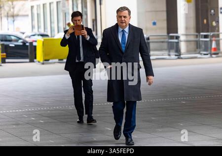 Londres, Royaume-Uni. 23 mars 2025. Mel Stride, chancelier de l’ombre, arrive dimanche avec Laura Kuenssberg. Crédit : Karl Black/Alamy Live News Banque D'Images