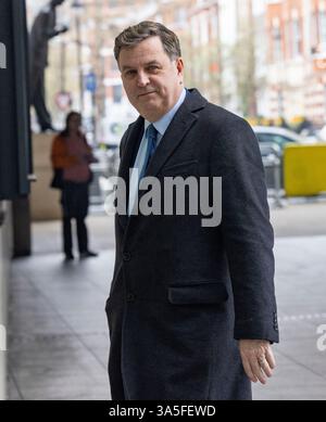 Londres, Royaume-Uni. 23 mars 2025. Mel Stride, chancelier de l’ombre, arrive dimanche avec Laura Kuenssberg. Crédit : Karl Black/Alamy Live News Banque D'Images