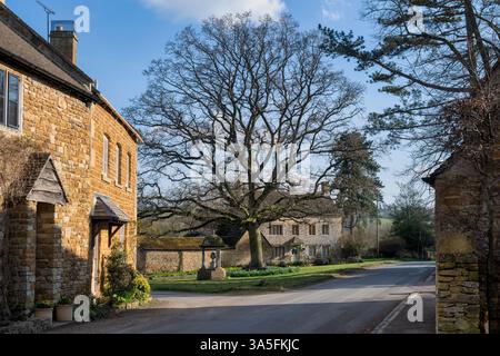Barton-on-the-Heath au printemps. Cotswolds, Warwickshire, Angleterre Banque D'Images