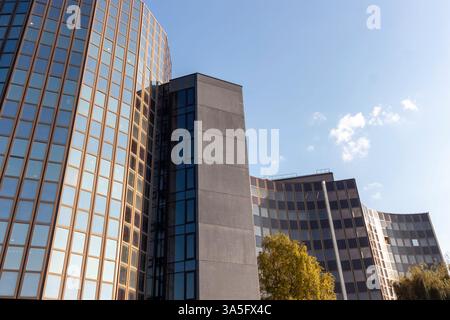 STRASBOURG, FRANCE - 19 SEPTEMBRE 2024 : un bâtiment architectural moderne à Strasbourg, France, mettant en valeur son design unique Banque D'Images