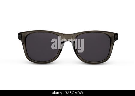 Lunettes de soleil élégantes dans un cadre noir isolé sur fond blanc. Banque D'Images