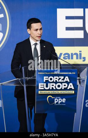 Milan, Italie. 23 mars 2025. Milan, l’événement Forza Europa Giovani, pour la liberté, vers l’avenir avec des tables thématiques organisées par Forza Italia au Superstudio Più. Sur la photo : Stefano Benigni (Secrétaire national de Forza Italia Giovani) crédit : Agence photo indépendante/Alamy Live News Banque D'Images