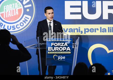 Milan, Italie. 23 mars 2025. Milan, l’événement Forza Europa Giovani, pour la liberté, vers l’avenir avec des tables thématiques organisées par Forza Italia au Superstudio Più. Sur la photo : Stefano Benigni (Secrétaire national de Forza Italia Giovani) crédit : Agence photo indépendante/Alamy Live News Banque D'Images