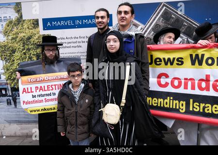 Londres, Royaume-Uni. 23 mars 2025. Le rassemblement Al-Quds Day pour la Palestine, au départ de Marble Arch, avec une contre-protestation de Stop the Hate à Oxford Circus. Credit : Matthew Chattle/Alamy Live News Banque D'Images