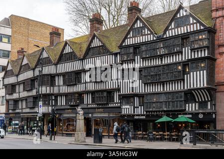 Staple Inn, un bâtiment en partie Tudor sur High Holborn Street dans la ville de Londres, Angleterre, Royaume-Uni, un bâtiment classé Grade I. Dernière auberge survivante de la chancellerie Banque D'Images