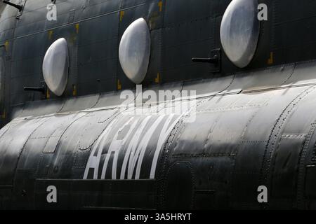 L'hélicoptère de la division 1 de cavalerie volante de l'armée américaine 1965 est vu dans le musée des restes de guerre, Ho Chi Minh-ville, Vietnam. Banque D'Images