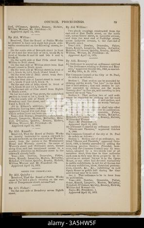 Cet ouvrage documente les activités du Conseil municipal de la ville de janvier 1875 à janvier 1876, couvrant ordonnances, pétitions, débours, licences, et les rapports du procureur et contrôleur de la ville. Banque D'Images