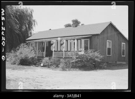 Cette photographie de 1946 montre une maison appartenant à une société à Brilliant mine à Brilliant, en Alabama. Ces logements étaient communément fournis aux mineurs et à leurs familles dans le cadre de villes de compagnie. Banque D'Images