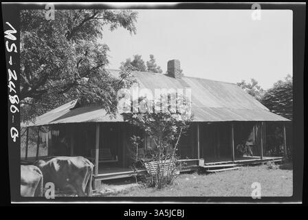 Une maison appartenant à la société à West Blocton, en Alabama, près de la mine Hills Creek Coal Company, est en cours de vente. Cette image reflète la situation du logement dans la communauté des mines de charbon. Banque D'Images