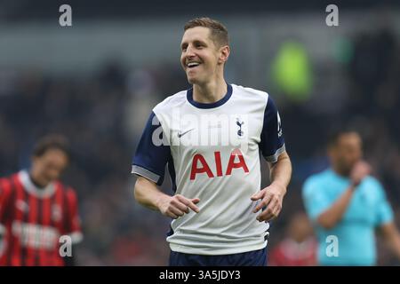 North London, Royaume-Uni. 23 mars 2025. North London, Angleterre, 23 mars 2025 : Michael Dawson de Tottenham Hotspur Legends lors du match amical entre Tottenham Hotspur Legends et AC Milan Glorie au Tottenham Hotspur Stadium dans le nord de Londres, en Angleterre. (Alexander Canillas/SPP) crédit : SPP Sport Press photo. /Alamy Live News Banque D'Images