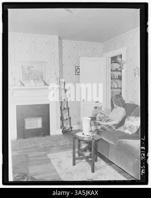 Une photographie du salon de la maison de Harry Fain, mineur de charbon des mines Wheelwright de la Inland Steel Company dans le Kentucky. Banque D'Images