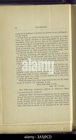 Ce dossier du Conseil normal et du Conseil du Collège des enseignants de l'État discute du développement du système éducatif du Minnesota de 1903 à 1924. Il met en évidence la transformation des écoles normales en collèges d'enseignants d'État, en se concentrant sur les changements de professeurs, les mises à jour de programmes et les extensions de campus dans les collèges d'enseignants d'État Cloud, Mankato, Winona, Moorhead et Duluth. Banque D'Images