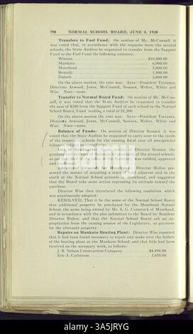 Ce document enregistre les délibérations du Conseil normal et du Conseil du Collège des enseignants de l'État, détaillant le passage des écoles normales aux collèges d'enseignants de l'État dans le Minnesota. Il couvre l'évolution de l'enseignement supérieur, les changements apportés aux facultés, les ajustements des programmes d'études et l'expansion physique des campus. Banque D'Images