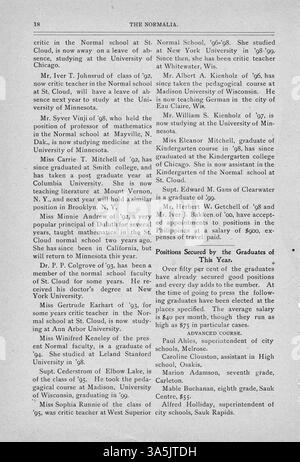 Ce volume de la Normalia de l'Université d'État de Cloud comprend des articles savants sur des sujets tels que l'éducation publique, les contributions des professeurs et des étudiants, et les événements sur le campus. La publication met en lumière des mises à jour comme le nouveau bâtiment de l'école, les améliorations apportées à la bibliothèque et des images de l'exposition panaméricaine. Les photographies présentées documentent des personnages clés tels que George Kleeberger et des scènes comme le fleuve Mississippi près de Old main. Banque D'Images