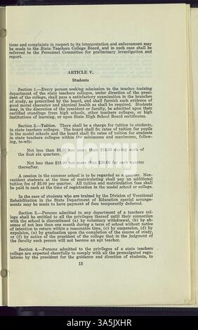 Cette publication met en évidence les décisions clés prises par le Minnesota State Teachers Colleges Board concernant le programme, les facultés, l'expansion du campus et les finances entre 1925 et 1938. Banque D'Images