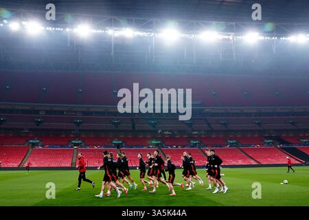 Les joueurs lettons lors d’une séance d’entraînement au stade de Wembley, à Londres. Date de la photo : dimanche 23 mars 2025. Banque D'Images