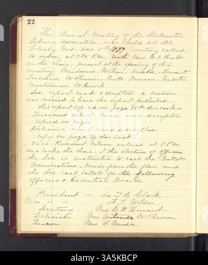 Le livre d'archives de la Stillwater Library Association comprend les procès-verbaux des réunions, les détails de la collection de la bibliothèque, les sources de financement, les pratiques de prêt, les opérations quotidiennes et les noms des membres. Il souligne également le transfert des documents et des collections de l'association à la bibliothèque publique de Stillwater nouvellement créée. Banque D'Images