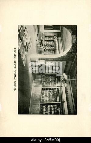 The Mankatonian est un magazine publié par les étudiants à l'école normale d'État de Mankato, présentant des articles, de la poésie, des événements sociaux et des publicités d'entreprises locales de 1891 à 1913. Banque D'Images