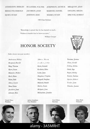 L'annuaire Tiger 1963 de South High School capture l'essence de la vie étudiante, présentant les faits saillants académiques, sportifs et parascolaires de l'année scolaire 1962-1963 avec un accent sur le rôle des étudiants afro-américains. Banque D'Images