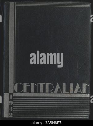 Le Central High Yearbook 1942, intitulé « Centralian », recense les étudiants, les professeurs, les clubs, les sports et les événements clés de l'année scolaire 1941-1942/09. Il donne un aperçu de la communauté et du contexte historique de l'école, y compris son corps étudiant afro-américain pendant cette période. Banque D'Images