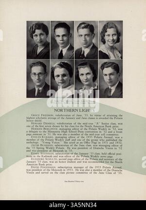 Ce Polaris Yearbook 1933 de North High School présente les faits saillants de l’année scolaire 1932-1933, documentant les élèves, les enseignants, les clubs, l’athlétisme, et l'histoire afro-américaine au sein de l'école. Banque D'Images