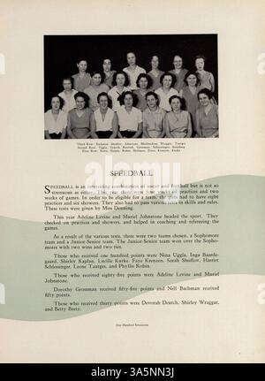 Le Polaris Yearbook 1933 de North High School met en lumière les réalisations des élèves, l'athlétisme, les clubs scolaires et les événements de l'année scolaire 1932-1933 en mettant l'accent sur l'histoire et la culture afro-américaines. Banque D'Images