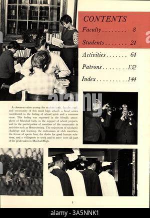 Cette édition 1964 de l'annuaire de l'école secondaire Marshall, Cardinal, met en lumière les moments clés de l'année scolaire 1963-1964, des réalisations sportives aux activités parascolaires, avec un accent particulier sur l'histoire et les contributions afro-américaines. Banque D'Images